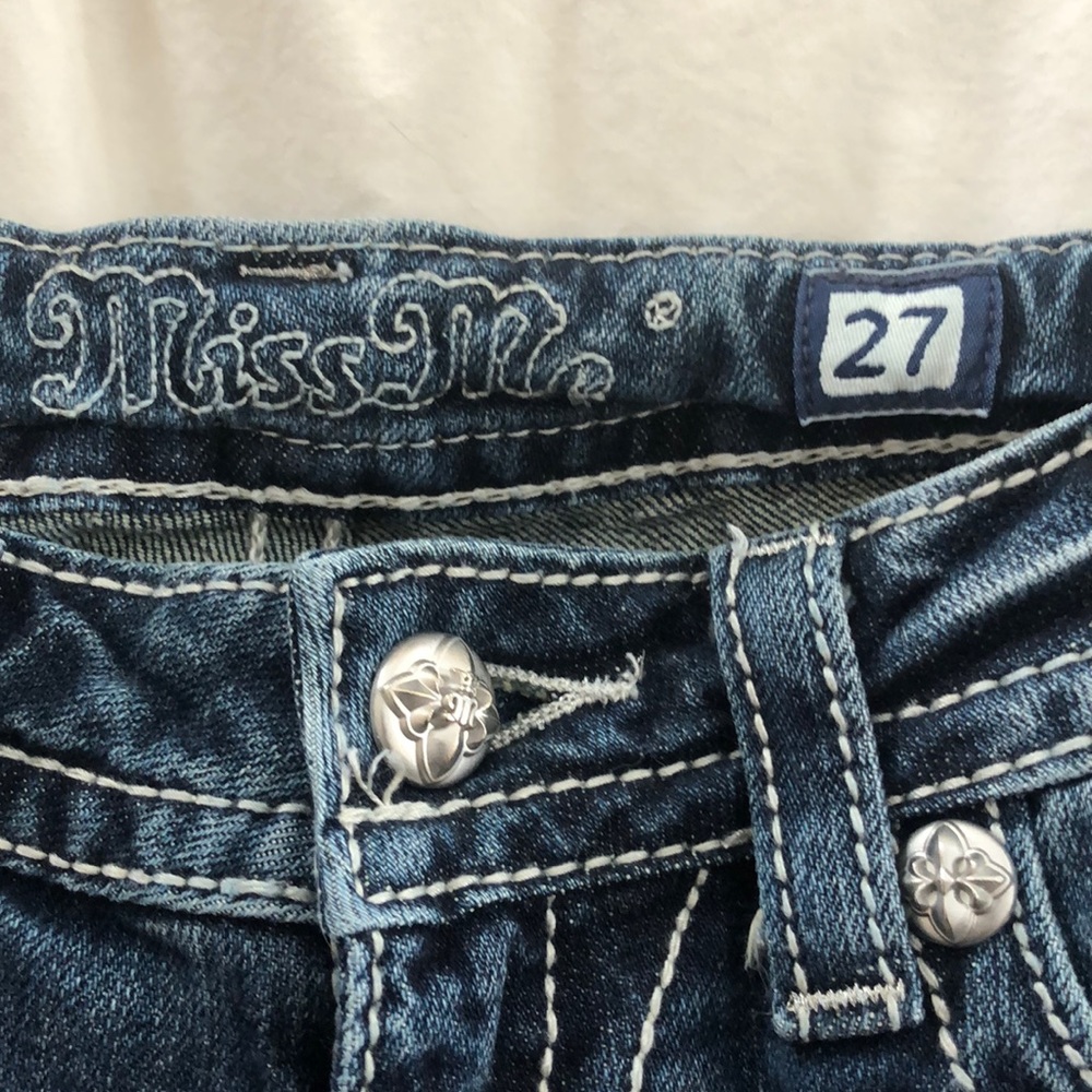 Miss me jeans size 27 fleur-de-lis pockets.
